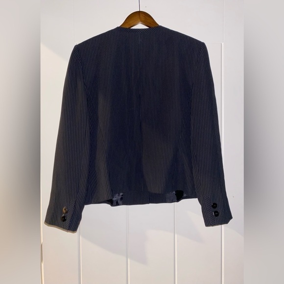 Tahari Arthur S. Levine Pinstripe Button Down Jacket Size 16 Career Office Work - Picture 7 of 7